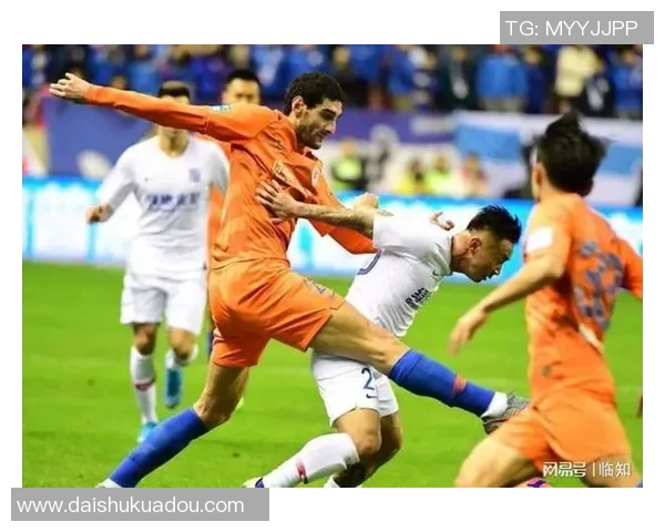 上港与鲁能激战正酣比赛结果揭晓引发球迷热议