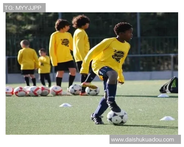 足球明星私下生活揭秘裹浴巾的他们展现不一样的魅力与风采