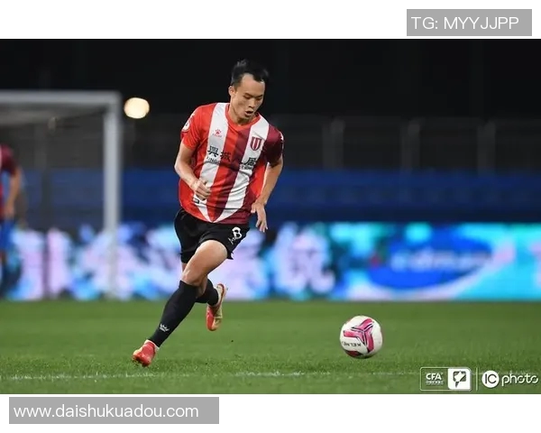 重庆足球队以50分领跑冠军赛积分榜展现强劲实力